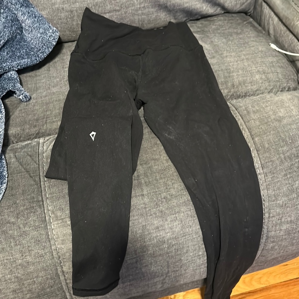 Lululemon girls Iviva black leggings size 12, barely worn
